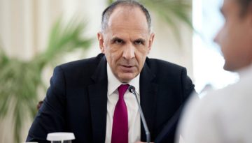 Πάνω από 300 επαναπατρισθέντες την Πέμπτη – Γεραπετρίτης: Οι επιχειρήσεις θα συνεχιστούν, κανένας κίνδυνος για Σούδα