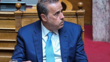 Παπασταύρου σε Σαμαρά για θαλάσσια οικόπεδα: «Δεν έχετε τη σωστή ενημέρωση και οδηγείστε σε λάθη»