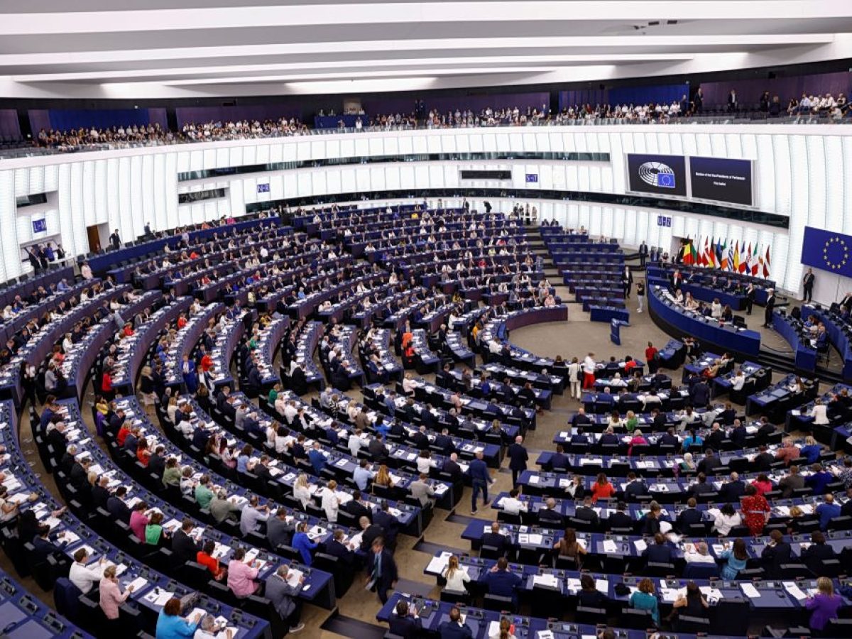 ΠαΣοΚ: Φέρνει στην Ε.Ε. τις υποκλοπές ο Γ. Μανιάτης