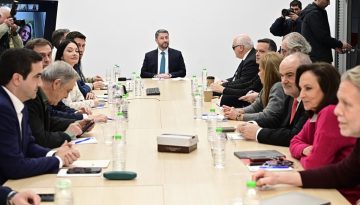 &Pi;&alpha;&Sigma;&omicron;&Kappa;: &Tau;&omicron; &pi;&alpha;&rho;&alpha;&sigma;&kappa;ή&nu;&iota;&omicron; &tau;&eta;&sigmaf; &Pi;&omicron;&lambda;&iota;&tau;&iota;&kappa;ή&sigmaf; &Gamma;&rho;&alpha;&mu;&mu;&alpha;&tau;&epsilon;ί&alpha;&sigmaf; &kappa;&alpha;&iota; &omicron;&iota; &kappa;&alpha;&tau;&alpha;&sigma;&tau;&alpha;&tau;&iota;&kappa;έ&sigmaf; &alpha;&lambda;&lambda;&alpha;&gamma;έ&sigmaf;