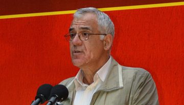 &Pi;έ&theta;&alpha;&nu;&epsilon; &omicron; &pi;&rho;ώ&eta;&nu; &beta;&omicron;&upsilon;&lambda;&epsilon;&upsilon;&tau;ή&sigmaf; &Gamma;&iota;ά&nu;&nu;&eta;&sigmaf; &Zeta;&iota;ώ&gamma;&alpha;&sigmaf; &ndash; &Sigma;&upsilon;&lambda;&lambda;&upsilon;&pi;&eta;&tau;ή&rho;&iota;&alpha; &Nu;&iota;&kappa;ή&tau;&alpha; &Kappa;&alpha;&kappa;&lambda;&alpha;&mu;ά&nu;&eta;