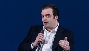 &Pi;&iota;&epsilon;&rho;&rho;&alpha;&kappa;ά&kappa;&eta;&sigmaf;: &laquo;&Eta; &omicron;&iota;&kappa;&omicron;&nu;&omicron;&mu;ί&alpha; &delta;&iota;&alpha;&rho;&kappa;ώ&sigmaf; &beta;&epsilon;&lambda;&tau;&iota;ώ&nu;&epsilon;&iota; &tau;&iota;&sigmaf; &epsilon;&pi;&iota;&delta;ό&sigma;&epsilon;&iota;&sigmaf; &tau;&eta;&sigmaf;, &pi;&alpha;&rho;ά &tau;&omicron; &delta;ύ&sigma;&kappa;&omicron;&lambda;&omicron; &gamma;&epsilon;&omega;&pi;&omicron;&lambda;&iota;&tau;&iota;&kappa;ό &pi;&epsilon;&rho;&iota;&beta;ά&lambda;&lambda;&omicron;&nu;&raquo;