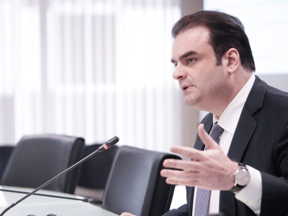 Πιερρακάκης: Το Δημόσιο δεν θα ασκήσει ένδικα μέσα για τις αποζημιώσεις συγγενών θυμάτων στα Τέμπη