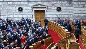 Πυρά της αντιπολίτευσης για την «εμπλοκή» της Ελλάδας στη Μέση Ανατολή: Τα δύσπεπτα φασόλια, ο Λουδοβίκος και οι βάσεις τ