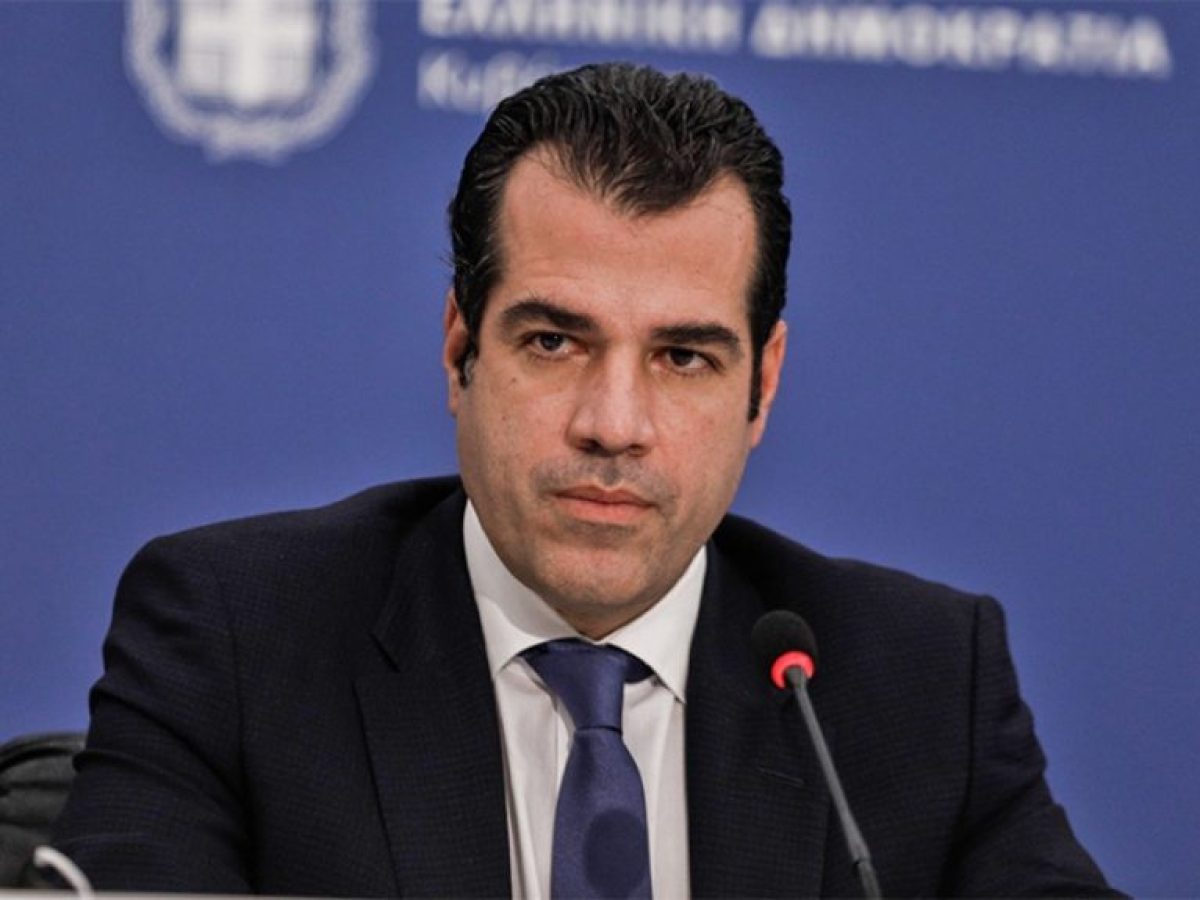 Πλεύρης: Στο τραπέζι η απαγόρευση της μπούρκας στην Ελλάδα