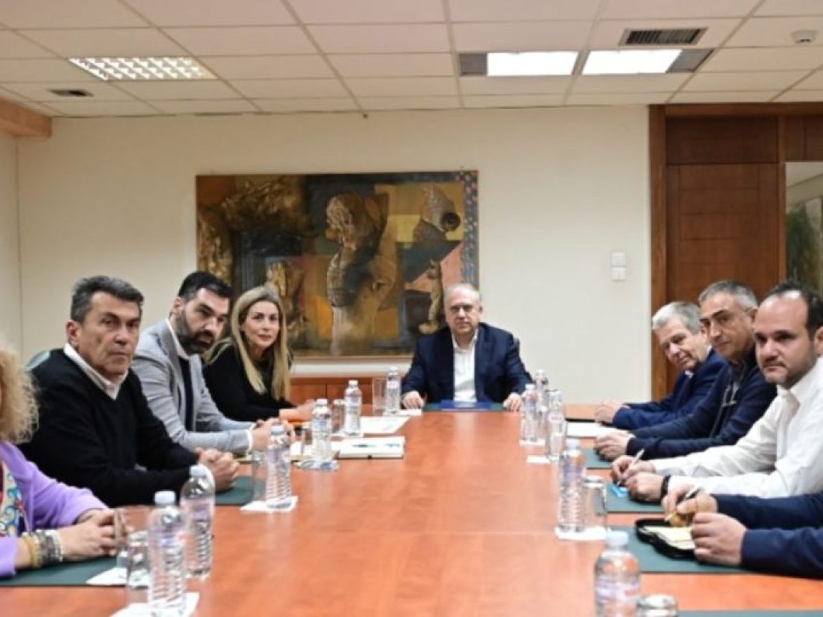 Πρατηριούχοι: «Λευκός καπνός» από τη συνάντηση με Θεοδωρικάκο – Yπόσχεση για voucher 3.000 ευρώ