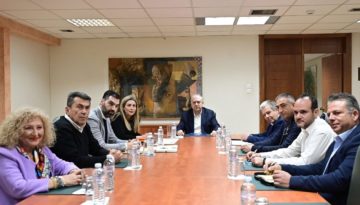 Πρατηριούχοι: «Λευκός καπνός» από τη συνάντηση με Θεοδωρικάκο – Yπόσχεση για voucher 3.000 ευρώ