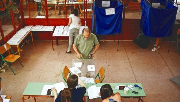 &Pi;&rho;ό&omega;&rho;&epsilon;&sigmaf; &epsilon;&kappa;&lambda;&omicron;&gamma;έ&sigmaf;: &laquo;&Kappa;&alpha;&lambda;ή &eta; &theta;&epsilon;&sigma;&mu;&iota;&kappa;ό&tau;&eta;&tau;&alpha;, &alpha;&lambda;&lambda;ά&hellip;&raquo;