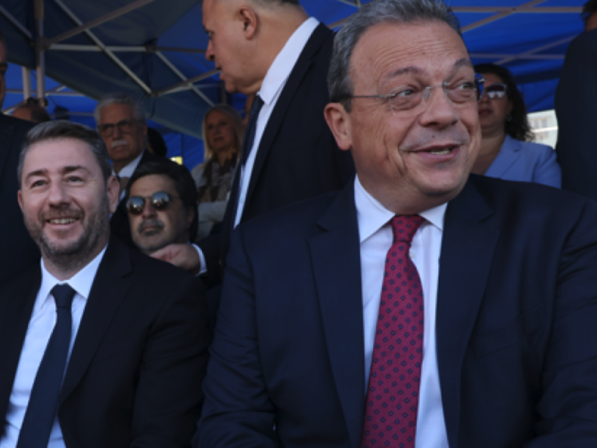 Πρόσκληση Ανδρουλάκη σε Φάμελλο και Χαρίτση – Συζήτηση για το Σύνταγμα και τους Θεσμούς