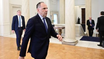 Προσπάθειες Γεραπετρίτη για την άρση της απαγόρευσης διέλευσης των ελληνικών τάνκερ από τα Στενά του Ορμούζ – Το παρασκήν