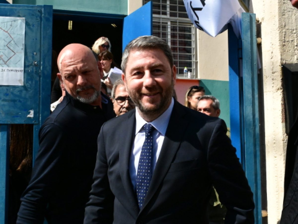 Ψήφισε στο Περιστέρι ο Ανδρουλάκης: «Η αλλαγή περνά μέσα από την ήττα της Νέας Δημοκρατίας»