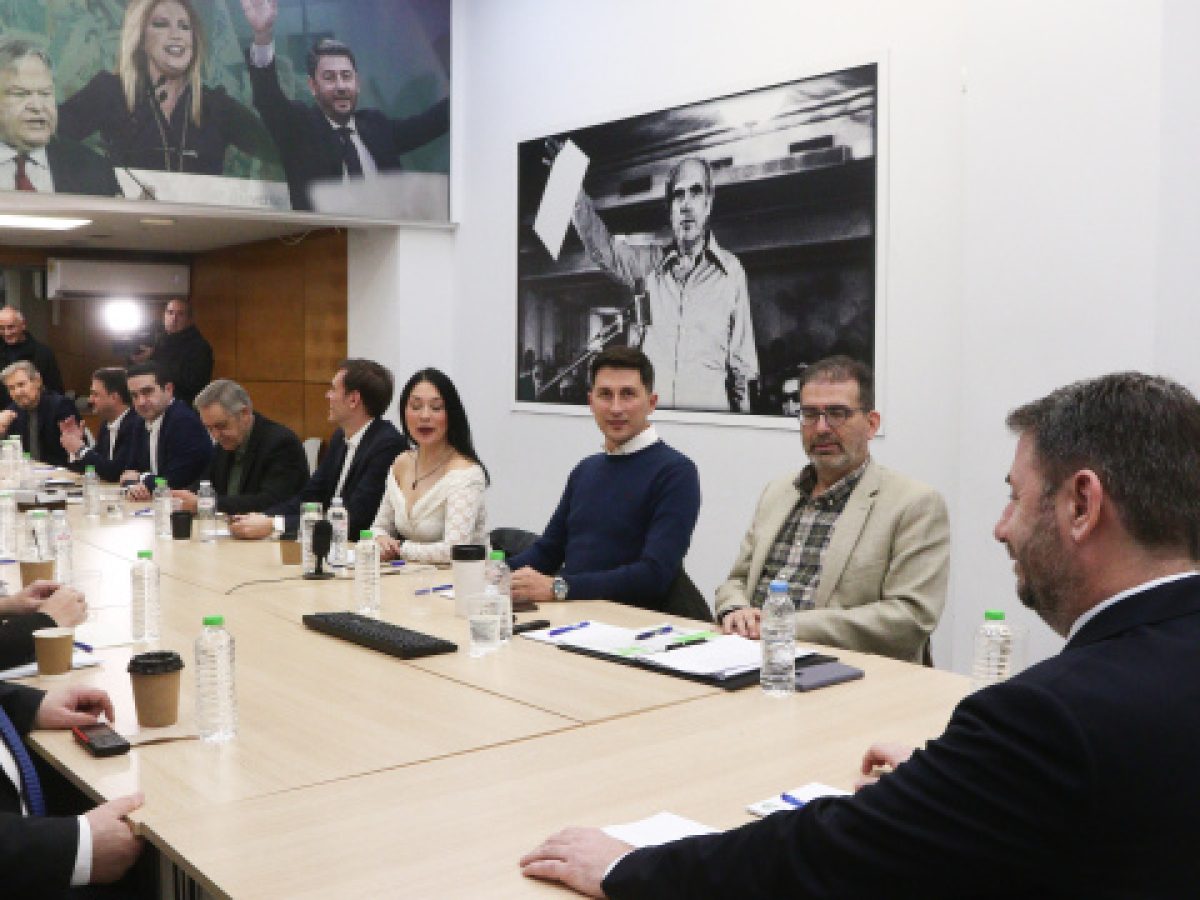 ΠΑΣΟΚ: Η αντίστροφη μέτρηση για το κρίσιμο Συνέδριο, οι συγκρούσεις και οι γέφυρες πριν την έναρξή του