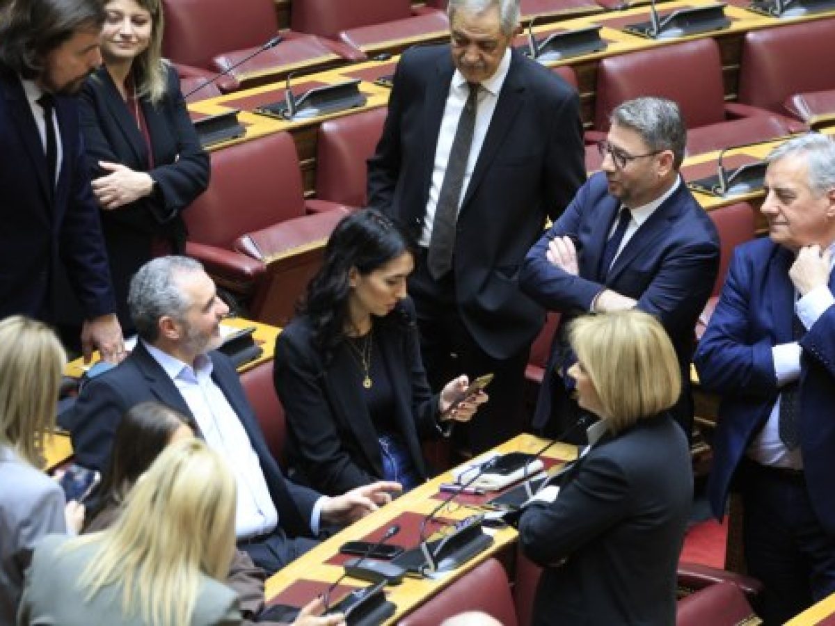 ΠΑΣΟΚ: Οι κάλπες, τα «τιμάρια» και η κόντρα για τις συνεργασίες