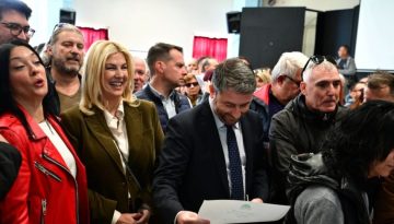 ΠΑΣΟΚ: Στις κάλπες για την εκλογή συνέδρων σε κλίμα εσωστρέφειας – Ψήφισαν Νίκος Δούκας, Χάρης Δούκας και Άννα Διαμαντοπο