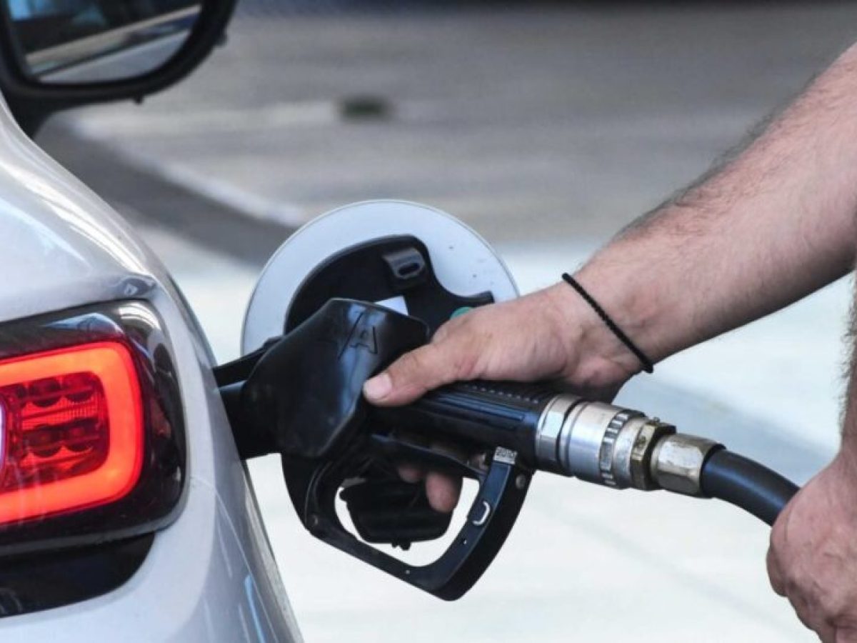 Σε 2 φάσεις τα μέτρα κατά της ακρίβειας λόγω Μέσης Ανατολής: Πλαφόν κέρδους σε καύσιμα και τρόφιμα και στο βάθος Fuel Pas