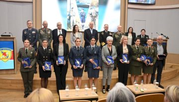 Σε εκδήλωση του ΓΕΕΘΑ για την Ημέρα της Γυναίκας βρέθηκε ο Ν. Δένδιας
