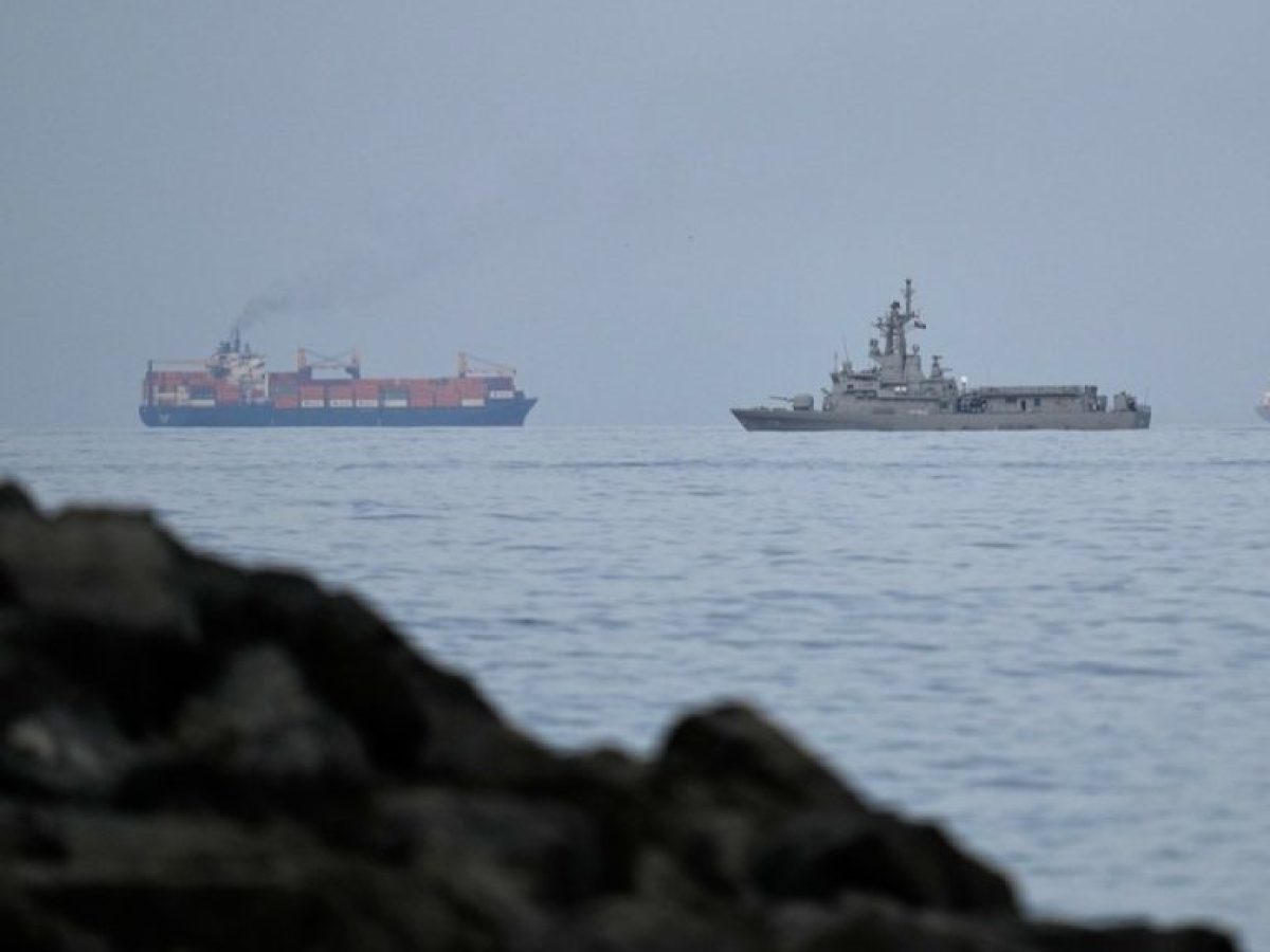 Σε κλοιό πιέσεων για το Στενό του Ορμούζ