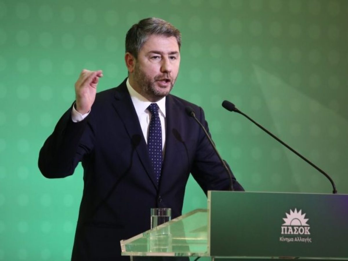 &Sigma;&phi;&omicron;&delta;&rho;ή &epsilon;&pi;ί&theta;&epsilon;&sigma;&eta; &Alpha;&nu;&delta;&rho;&omicron;&upsilon;&lambda;ά&kappa;&eta;: &laquo;&Upsilon;&pi;&eta;&rho;&epsilon;&tau;&omicron;ύ&mu;&epsilon; &tau;&eta;&nu; &pi;&alpha;&tau;&rho;ί&delta;&alpha;, ό&chi;&iota; &tau;&omicron; &beta;ό&lambda;&epsilon;&mu;&alpha; &sigma;&tau;&eta;&nu; &epsilon;&xi;&omicron;&upsilon;&sigma;ί&alpha;&raquo;