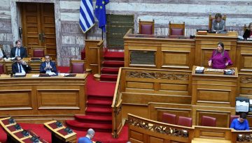 &Sigma;&phi;&omicron;&delta;&rho;ή &sigma;ύ&gamma;&kappa;&rho;&omicron;&upsilon;&sigma;&eta; &Kappa;&omega;&nu;&sigma;&tau;&alpha;&nu;&tau;&omicron;&pi;&omicron;ύ&lambda;&omicron;&upsilon; &ndash; &Mu;&alpha;&rho;&kappa;ό&pi;&omicron;&upsilon;&lambda;&omicron;&upsilon; &ndash; &Lambda;&alpha;&zeta;&alpha;&rho;ί&delta;&eta;: &laquo;&Epsilon;ί&sigma;&tau;&epsilon; &pi;&omicron;&lambda;&iota;&tau;&iota;&kappa;ή &mu;&alpha;&phi;ί&alpha;- &Epsilon;ί&sigma;&tau;&epsilon; &gamma;&upsilon;&mu;&nu;&omicron;&sigma;ά&lambda;&iota;&alpha;&gamma;&kappa;&alpha;&sigmaf;&raquo; (video)