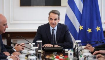 Συναγερμός για Ιράν: Πολιτικό pressing για ενημέρωση – Κλειστά ραντεβού και μηνύματα Μητσοτάκη