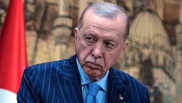 Σινάν Τζιντί κατά των «δήθεν φιλελεύθερων» της Τουρκίας: «Δεν μπορείς να λες ότι είσαι απέναντι στον Ερντογάν και μετά να