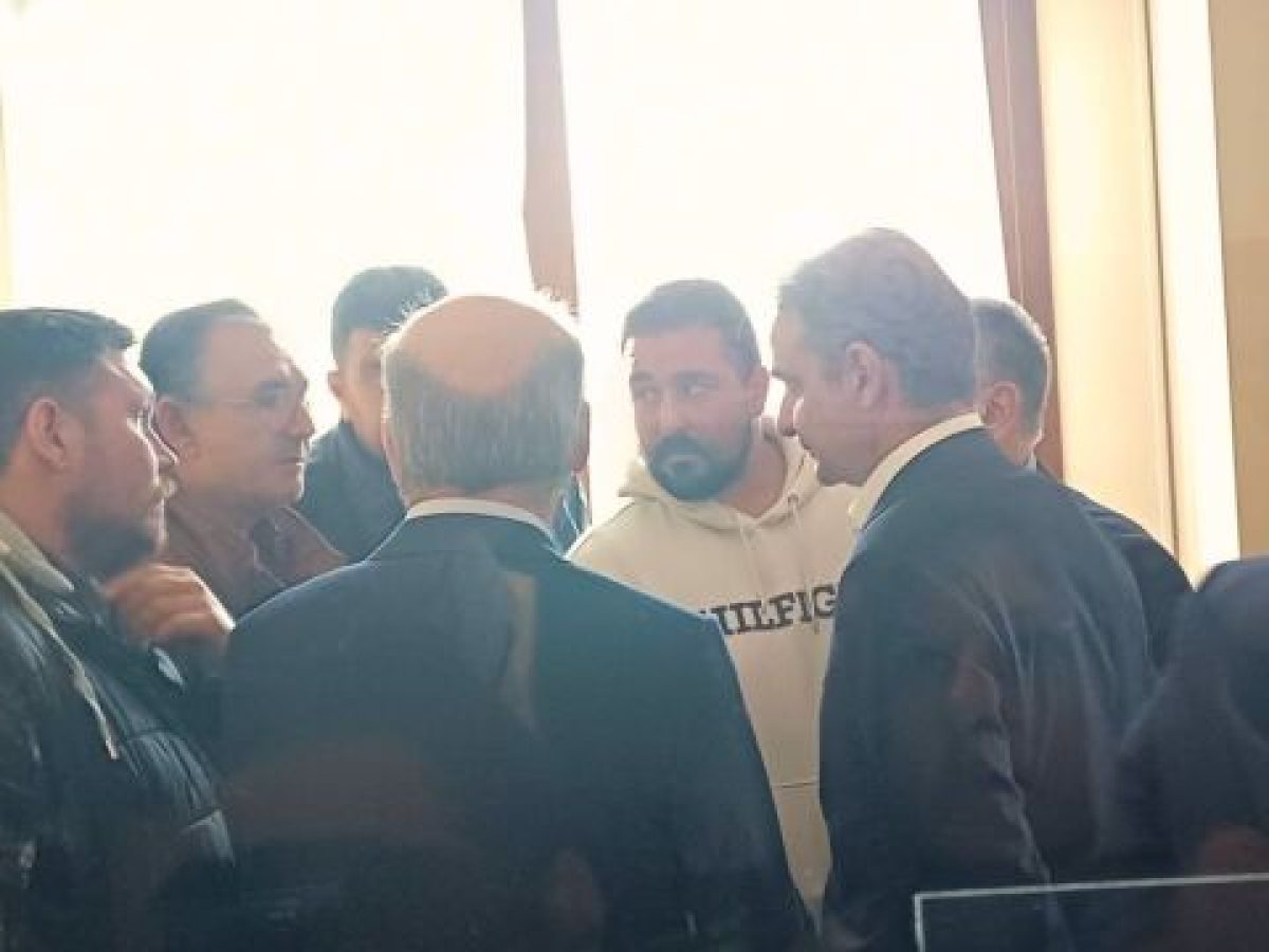 Συνάντηση αγροτών των μπλόκων με Κυριάκο Μητσοτάκη στη Λάρισα: Τα ζητήματα που του έθεσαν (Εικόνες  Βίντεο)