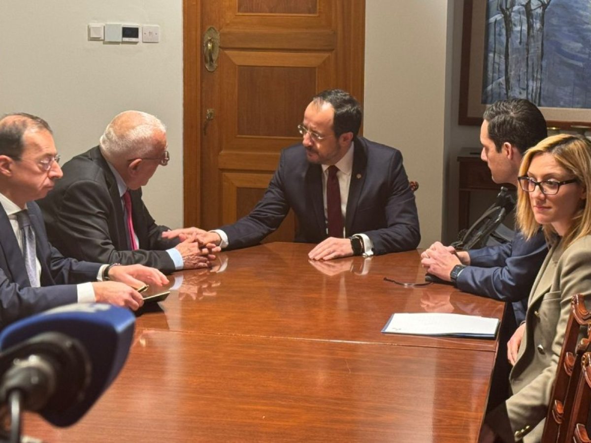 Συνάντηση Χριστοδουλίδη – Κακλαμάνη: Αισιοδοξία για τη ρήτρα αμοιβαίας συνδρομής της Ε.Ε.