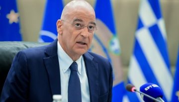&Sigma;&upsilon;&nu;ά&nu;&tau;&eta;&sigma;&eta; &Delta;έ&nu;&delta;&iota;&alpha; &ndash; &Pi;ά&lambda;&mu;&alpha; &sigma;&tau;&eta; &Lambda;&Alpha;&Epsilon;&Delta;: &Sigma;&tau;&omicron; &epsilon;&pi;ί&kappa;&epsilon;&nu;&tau;&rho;&omicron; &omicron;&iota; &epsilon;&xi;&epsilon;&lambda;ί&xi;&epsilon;&iota;&sigmaf; &sigma;&tau;&eta; &Mu;έ&sigma;&eta; &Alpha;&nu;&alpha;&tau;&omicron;&lambda;ή