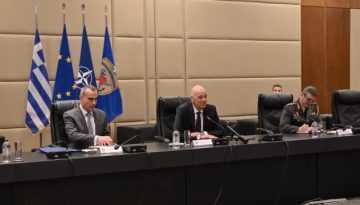 Συνάντηση Δένδια με κοινοβουλευτική ομάδα του Καναδά: Στόχος η ενίσχυση της στρατηγικής αμυντικής σχέσης των δύο χωρών