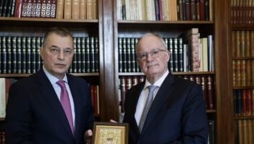 Συνάντηση του Κωνσταντίνου Τασούλα με τον πολιτικό διοικητή του Αγίου Όρους Αλκιβιάδη Στεφανή