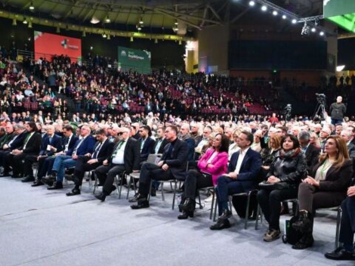 &Sigma;&upsilon;&nu;έ&delta;&rho;&iota;&omicron; &Pi;&Alpha;&Sigma;&Omicron;&Kappa;: &Tau;&alpha; &tau;&rho;ί&alpha; &sigma;&tau;&epsilon;&lambda;έ&chi;&eta; &pi;&omicron;&upsilon; &delta;&iota;&epsilon;&kappa;&delta;&iota;&kappa;&omicron;ύ&nu; &tau;&eta;&nu; &pi;&rho;&omega;&tau;&iota;ά &sigma;&tau;&eta;&nu; &Kappa;&epsilon;&nu;&tau;&rho;&iota;&kappa;ή &Epsilon;&pi;&iota;&tau;&rho;&omicron;&pi;ή