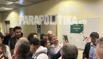 Συνέδριο ΠΑΣΟΚ: Selfies και χαμόγελα για τον Νίκο Ανδρουλάκη (Εικόνες)
