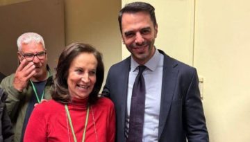 Συνέδριο ΠΑΣΟΚ: Η φωτογραφία Διαμαντοπούλου – Χριστοδουλάκη που άναψε φωτιές και το κρυφό νόημα της