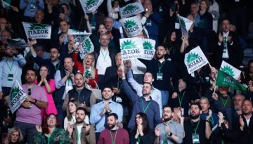 Συνέδριο ΠΑΣΟΚ: Ψηφίστηκε «κόφτης» στις θητείες βουλευτών και ευρωβουλευτών