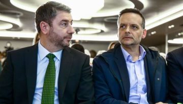 Συνέδριο ΠΑΣΟΚ: Το προεδρικό μπλοκ δεν κάνει πίσω στην πρόταση Σκανδαλίδη για την μετεκλογική στρατηγική  – Οι αιχμές κατ