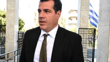 &Sigma;&Upsilon;&Rho;&Iota;&Zeta;&Alpha;: &Alpha;&kappa;&rho;&omicron;&delta;&epsilon;&xi;&iota;ό&sigmaf; &beta;&rho;&alpha;&chi;ί&omicron;&nu;&alpha;&sigmaf; &tau;&omicron;&upsilon; &sigma;&chi;&epsilon;&delta;ί&omicron;&upsilon; &Mu;&eta;&tau;&sigma;&omicron;&tau;ά&kappa;&eta; &omicron; &Theta;ά&nu;&omicron;&sigmaf; &Pi;&lambda;&epsilon;ύ&rho;&eta;&sigmaf;