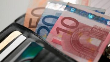 &Sigma;&Upsilon;&Rho;&Iota;&Zeta;&Alpha;: &Chi;&omega;&rho;ί&sigmaf; &omicron;&upsilon;&sigma;&iota;&alpha;&sigma;&tau;&iota;&kappa;ό &alpha;&pi;&omicron;&tau;έ&lambda;&epsilon;&sigma;&mu;&alpha; &eta; &alpha;&nu;&alpha;&iota;&mu;&iota;&kappa;ή &alpha;ύ&xi;&eta;&sigma;&eta; &tau;&omicron;&upsilon; &kappa;&alpha;&tau;ώ&tau;&alpha;&tau;&omicron;&upsilon; &mu;&iota;&sigma;&theta;&omicron;ύ &mu;&pi;&rho;&omicron;&sigma;&tau;ά &sigma;&tau;&eta;&nu; &alpha;&kappa;&rho;ί&beta;&epsilon;&iota;&alpha; &pi;&omicron;&upsilon; &beta;&iota;ώ&nu;&omicron;&upsilon;&nu; &omicron;&iota; &epsilon;&rho;&gamma;&alpha;&zeta;ό&mu;&epsilon;&nu;