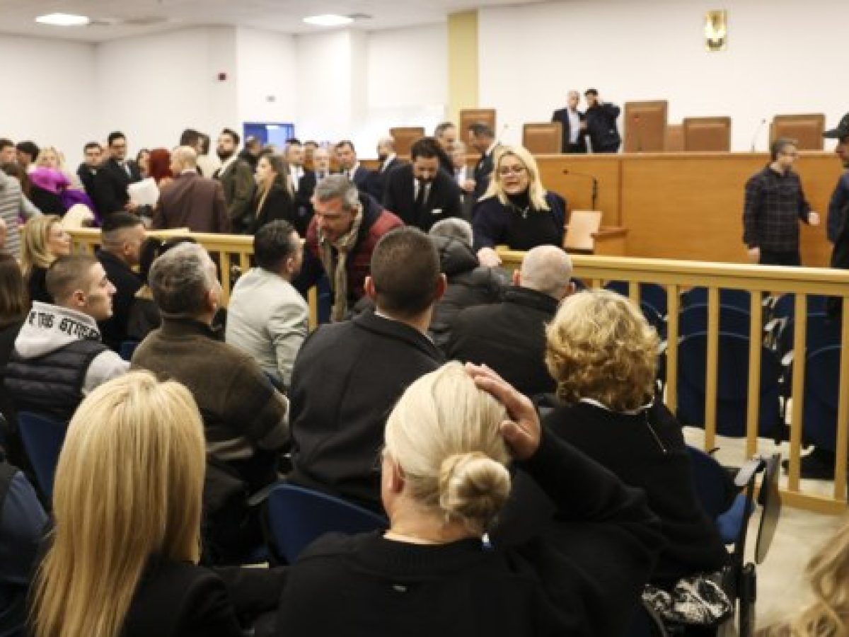 &Sigma;&Upsilon;&Rho;&Iota;&Zeta;&Alpha; &gamma;&iota;&alpha; &tau;&omicron; &alpha;&lambda;&alpha;&lambda;&omicron;ύ&mu; &sigma;&tau;&eta; &delta;ί&kappa;&eta; &tau;&omega;&nu; &Tau;&epsilon;&mu;&pi;ώ&nu;: &Lambda;ί&gamma;&eta; &nu;&tau;&rho;&omicron;&pi;ή, &kappa;. &Phi;&lambda;&omega;&rho;ί&delta;&eta;