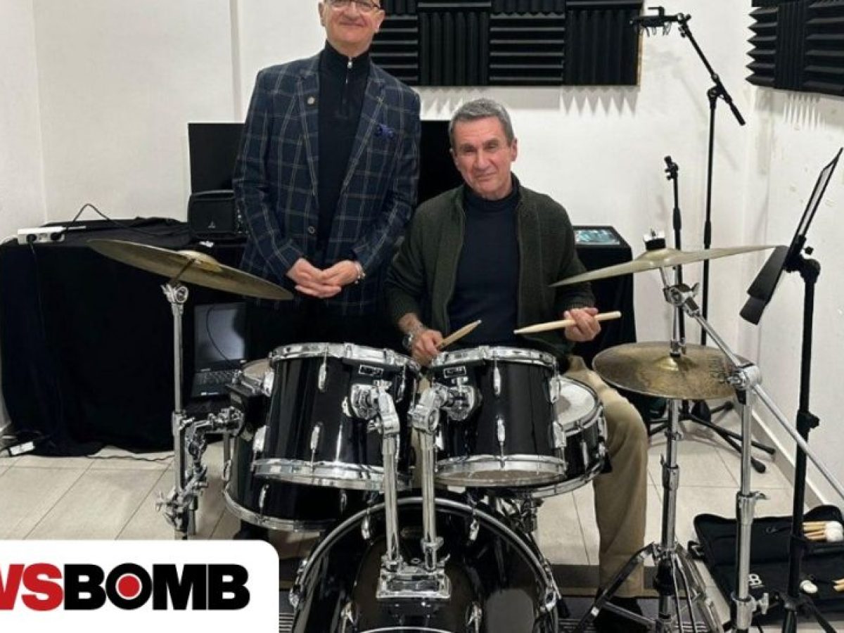 Σκληρό ροκ από τον Ανδρέα Λοβέρδο: Εξετάσεις για την απόκτηση του δεύτερου πτυχίου του στα ντραμς