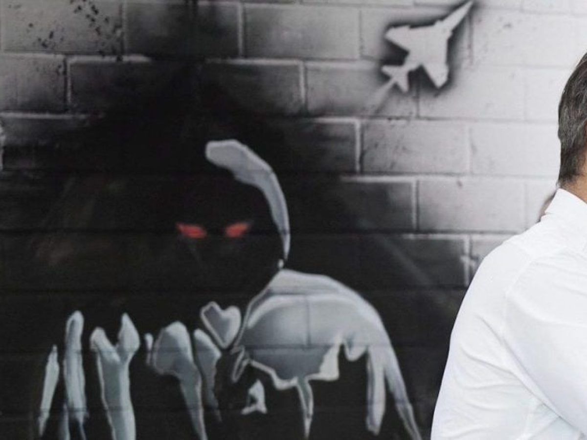 Σπεκουλάρει με τον πόλεμο, με το βλέμμα στις εκλογές