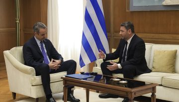 &Sigma;&tau;&alpha; ά&kappa;&rho;&alpha; &eta; &kappa;ό&nu;&tau;&rho;&alpha; &Nu;&Delta; &ndash; &Pi;&Alpha;&Sigma;&Omicron;&Kappa;: &Omicron;&iota; &upsilon;&pi;&omicron;&kappa;&lambda;&omicron;&pi;έ&sigmaf; &xi;&alpha;&nu;ά &sigma;&tau;&omicron; &pi;&rho;&omicron;&sigma;&kappa;ή&nu;&iota;&omicron;