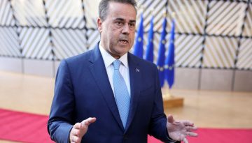 &Sigma;&tau;&alpha;ύ&rho;&omicron;&sigmaf; &Pi;&alpha;&pi;&alpha;&sigma;&tau;&alpha;ύ&rho;&omicron;&upsilon;: &laquo;&Eta; &Epsilon;&upsilon;&rho;ώ&pi;&eta; &alpha;&upsilon;&tau;ή &tau;&eta; &phi;&omicron;&rho;ά &pi;&rho;έ&pi;&epsilon;&iota; &nu;&alpha; &epsilon;ί&nu;&alpha;&iota; &pi;&rho;&omicron;&epsilon;&tau;&omicron;&iota;&mu;&alpha;&sigma;&mu;έ&nu;&eta;, &mu;&epsilon; &sigma;&tau;&omicron;&chi;&epsilon;&upsilon;&mu;έ&nu;&alpha; &mu;έ&tau;&rho;&alpha; &kappa;&alpha;&iota; &epsilon;&upsilon;&epsilon;&lambda;&iota;&xi;ί&alpha;&raquo;
