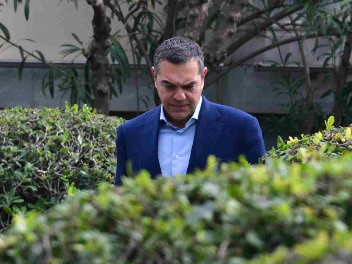 &Sigma;&tau;&eta; &Lambda;&alpha;&mu;ί&alpha; &omicron; &Alpha;&lambda;έ&xi;&eta;&sigmaf; &Tau;&sigma;ί&pi;&rho;&alpha;&sigmaf;