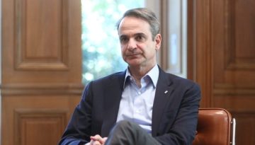 &Sigma;&tau;&eta; &laquo;&sigma;&upsilon;&sigma;&pi;&epsilon;ί&rho;&omega;&sigma;&eta; &tau;&eta;&sigmaf; &sigma;&eta;&mu;&alpha;ί&alpha;&sigmaf;&raquo; &epsilon;&lambda;&pi;ί&zeta;&epsilon;&iota; &omicron; &Kappa;. &Mu;&eta;&tau;&sigma;&omicron;&tau;ά&kappa;&eta;&sigmaf; &ndash; &Sigma;ή&mu;&epsilon;&rho;&alpha; &sigma;&tau;&eta;&nu; &Kappa;ύ&pi;&rho;&omicron;