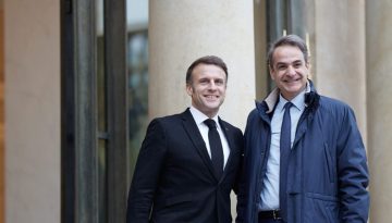Στην Κύπρο σήμερα Μητσοτάκης και Μακρόν