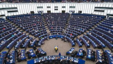 &Sigma;&tau;&eta;&nu; &Omicron;&lambda;&omicron;&mu;έ&lambda;&epsilon;&iota;&alpha; &tau;&omicron;&upsilon; &Epsilon;&upsilon;&rho;&omega;&kappa;&omicron;&iota;&nu;&omicron;&beta;&omicron;&upsilon;&lambda;ί&omicron;&upsilon; &tau;&alpha; &Tau;έ&mu;&pi;&eta; &kappa;&alpha;&iota; &tau;&omicron; &sigma;&kappa;ά&nu;&delta;&alpha;&lambda;&omicron; &tau;&omega;&nu; &upsilon;&pi;&omicron;&kappa;&lambda;&omicron;&pi;ώ&nu; &mu;&epsilon;&tau;ά &tau;&eta; &delta;&iota;&kappa;&alpha;&sigma;&tau;&iota;&kappa;ή &alpha;&pi;ό&phi;&alpha;&sigma;&eta;
