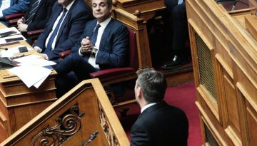 Στις 12:00 η συνάντηση Μητσοτάκη – Ανδρουλάκη στη Βουλή για τις εξελίξεις στη Μέση Ανατολή – Έκτακτη σύγκληση του Εθνικού