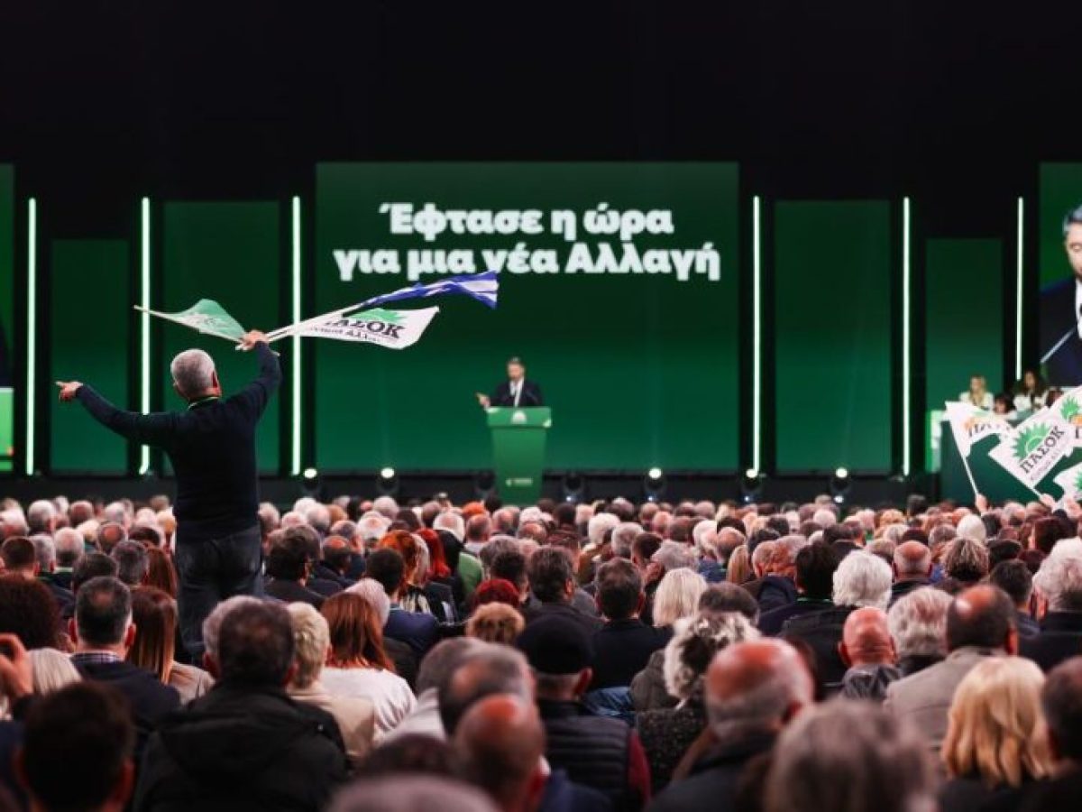 Στις κάλπες οι σύνεδροι του ΠΑΣΟΚ για την εκλογή νέας ΚΠΕ – Δείτε τη λίστα των υποψηφίων