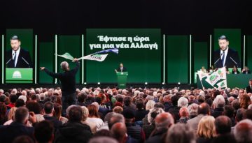Στις κάλπες οι σύνεδροι του ΠΑΣΟΚ για την εκλογή νέας ΚΠΕ – Δείτε τη λίστα των υποψηφίων