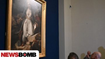 &Sigma;&tau;&omicron; &Mu;&epsilon;&sigma;&omicron;&lambda;ό&gamma;&gamma;&iota; &omicron; &Nu;ί&kappa;&omicron;&sigmaf; &Delta;έ&nu;&delta;&iota;&alpha;&sigmaf;: &Eta; &sigma;&upsilon;&gamma;&kappa;ί&nu;&eta;&sigma;ή &tau;&omicron;&upsilon; &mu;&pi;&rho;&omicron;&sigma;&tau;ά &sigma;&tau;&omicron;&nu; &pi;ί&nu;&alpha;&kappa;&alpha; &tau;&omicron;&upsilon; &Nu;&tau;&epsilon;&lambda;&alpha;&kappa;&rho;&omicron;&upsilon;ά